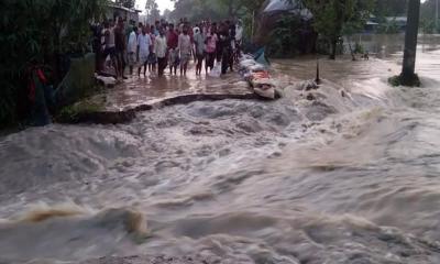 তীব্র পানির স্রোতে ভেঙে গেল পূর্বধলার দামপাড়া বেড়িবাঁধ