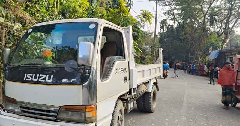 লক্ষ্মীপুরে মাটিবাহী পিক-আপের চাপায় শিশুর মৃত্যু